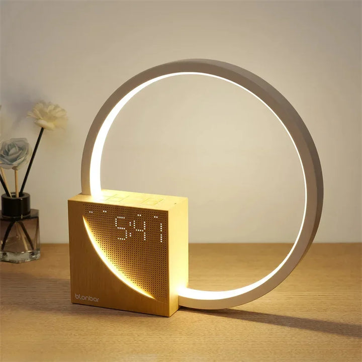 Réveil tactile lumineux en aluminium et bois, lampe de chevet design pour chambre moderne.