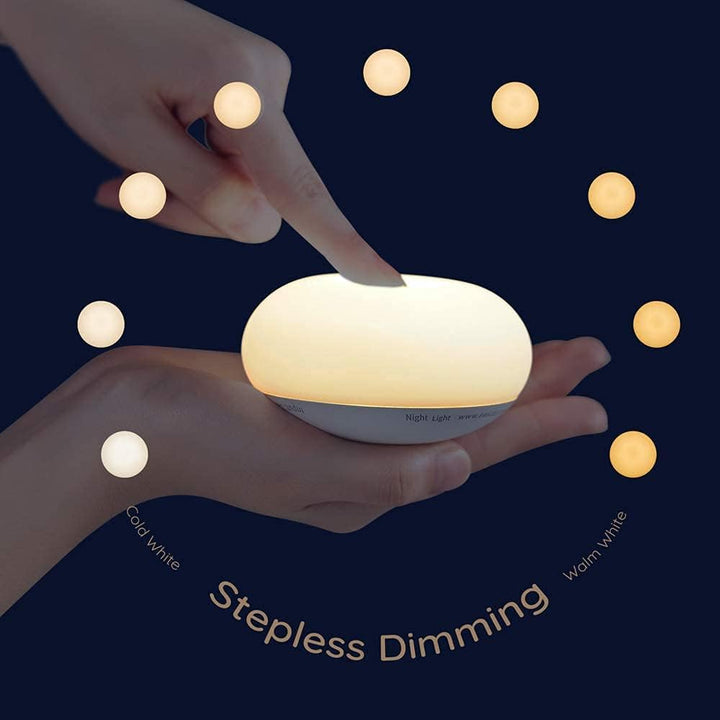 Veilleuse nourrisson en silicone doux, lumière RGB personnalisable pour chambre bébé relaxante.