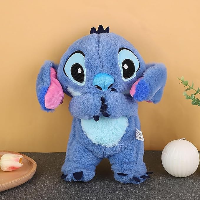 Texture douce de la peluche Ami Câlin, idéale pour les câlins, avec sa veilleuse et ses sons apaisants.