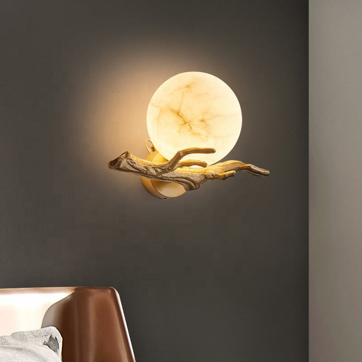 Éclairage intérieur élégant, applique murale diffusant une lumière chaude, crée une ambiance accueillante.