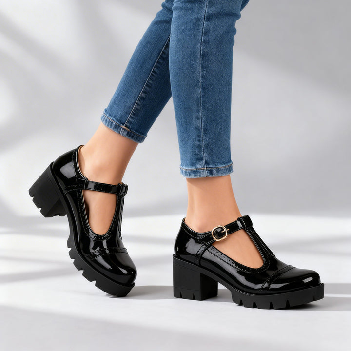 Chaussures femme Mary Jane avec talon bloc. Style rétro chic bordeaux, parfaites pour le confort et l'élégance.