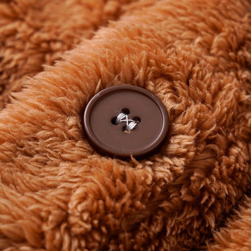 Ce pyjama femme rouge arbore un mignon panda kawaii, offrant chaleur et confort pour la nuit.