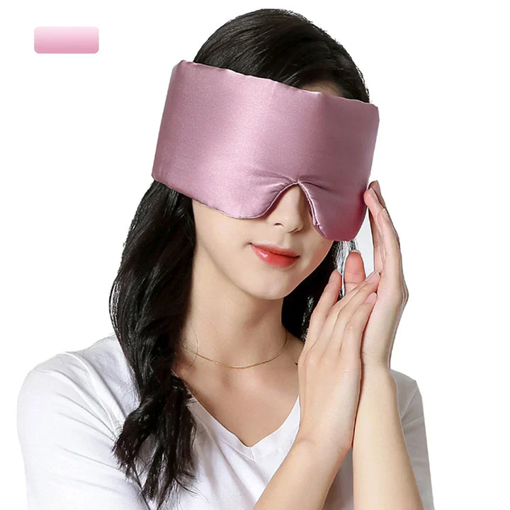 Masque de nuit en soie naturelle, confortable et léger, pour des moments de repos sereins et doux.
