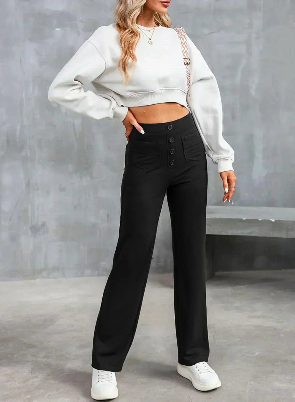 Pantalon boutonné taille haute pour femme, tissu extensible, silhouette chic et polyvalente.